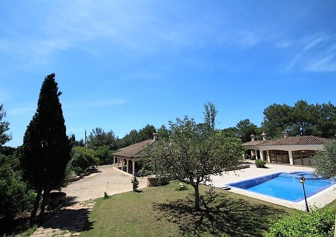 Fabulous finca with guest house and pool for sale near Palma