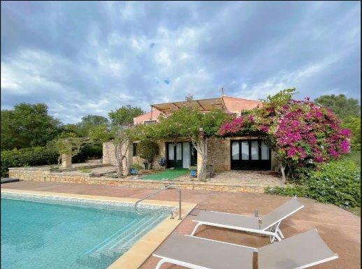 Rustic-style villa with pool for sale in Son Carrió